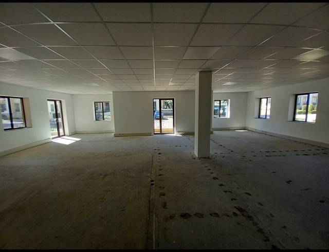 702M² OFFICE TO LET IN BRYANSTON